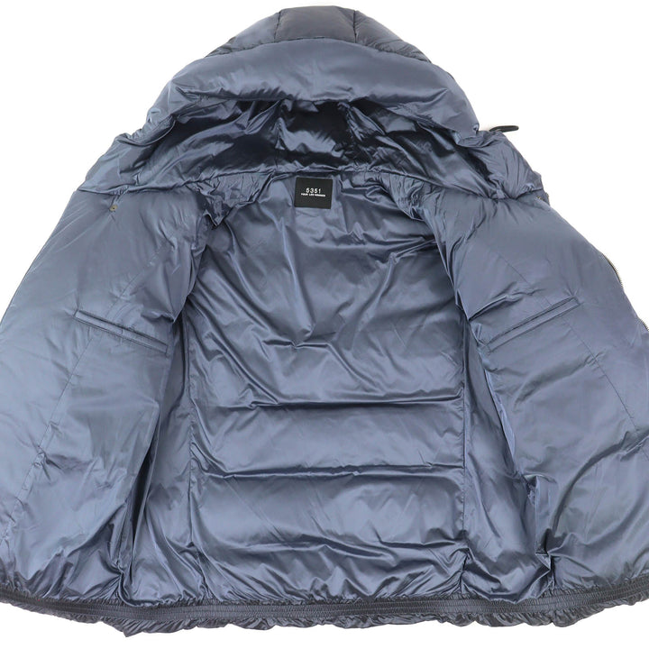 未使用品△5351プール.オム 24AW ロゴレザーパッチ フード付き ジップアップ ダウンジャケット ブルーグレー 46 正規品 メンズ