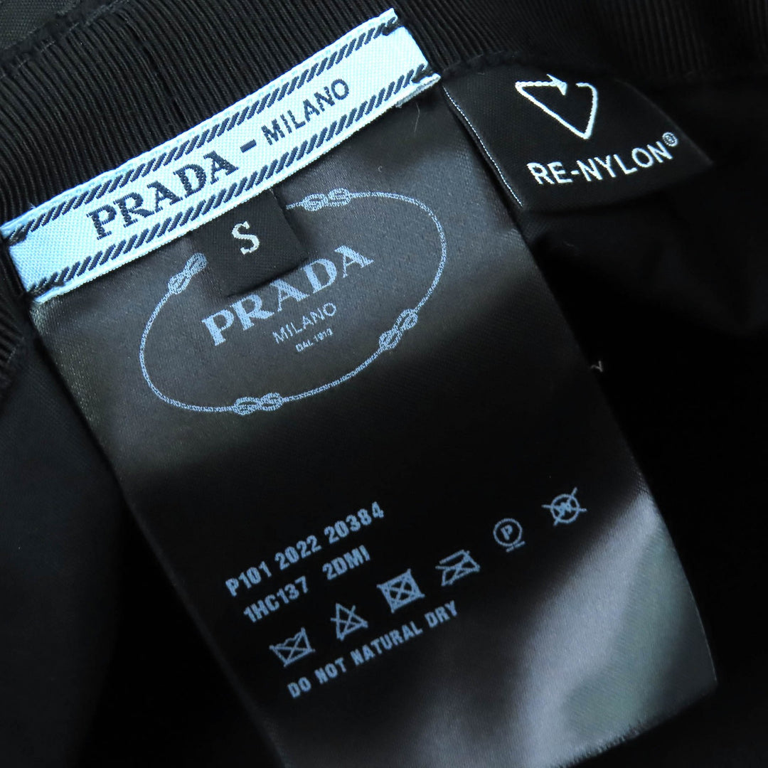 美品△PRADA プラダ 1HC137 トライアングルロゴ RE-NYLON バケットハット 帽子 ブラック S イタリア製 正規品 レディース