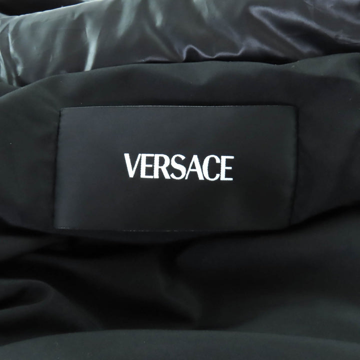 極美品★VERSACE ヴェルサーチ 2024年製 1007656 ベルト付 メデューサ ZIP UP ダウンコート ブラック 36 ハンガー・ガーメント付 正規品