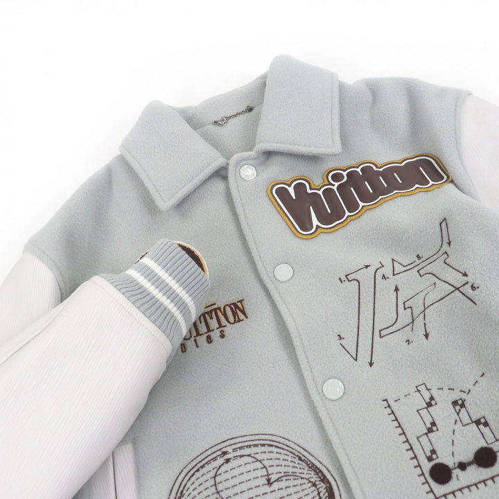 極美品□LOUIS VUITTON ルイヴィトン 23AW ワッペン付き 袖レザー スタジャン ブルーグレー ホワイト 46 イタリア製 正規品 メンズ