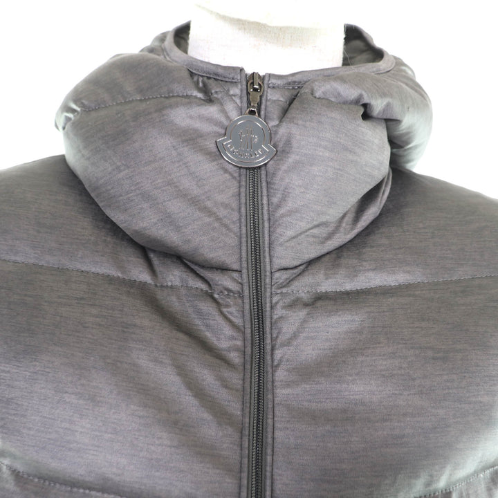 美品★MONCLER モンクレール 220934599500 JERSEY ジェルジー フード・ロゴZIP付 ダウンジャケット グレー 00 正規品 レディース