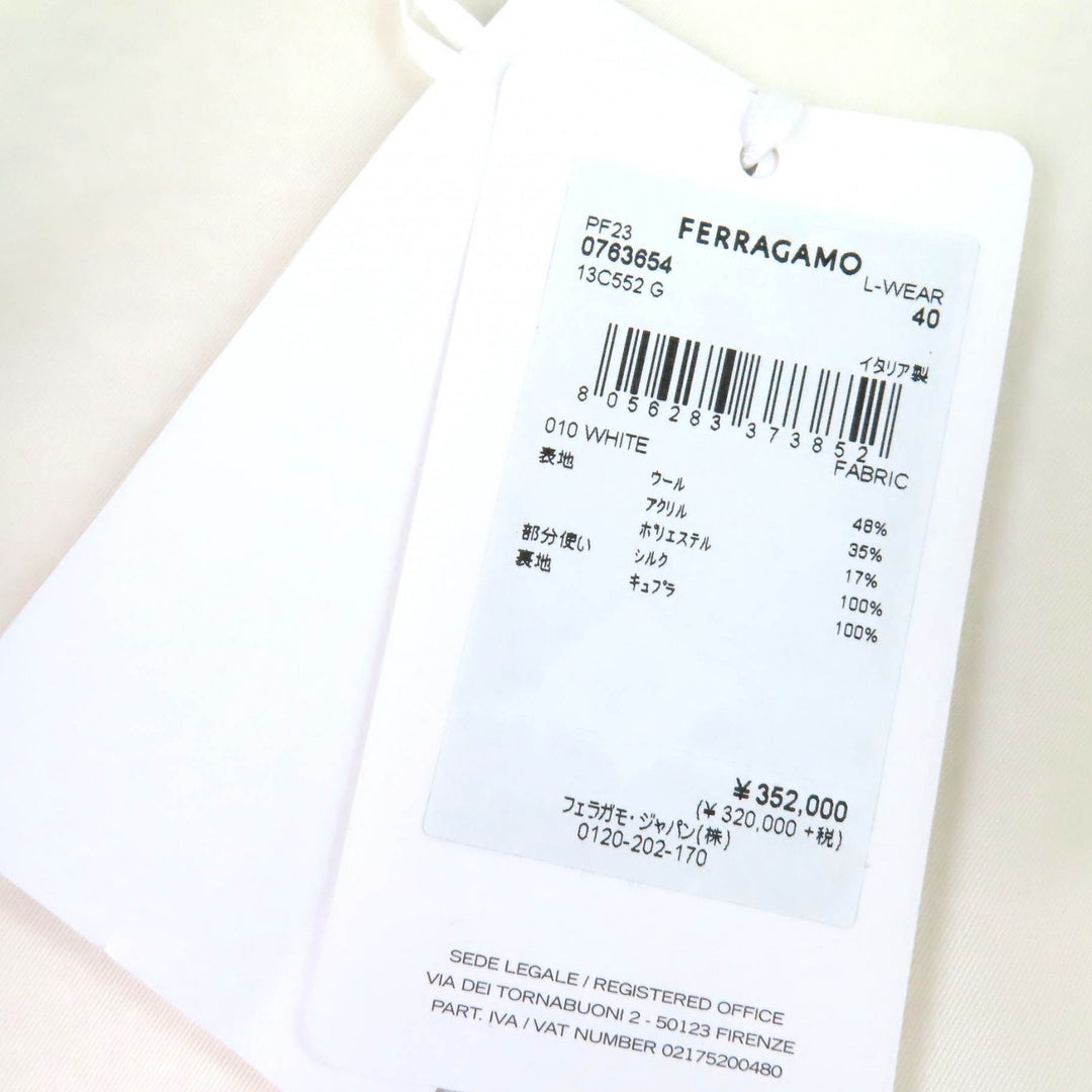 極美品△FERRAGAMO フェラガモ 0763654 ロゴボタン サテン切替 ウール ツイードジャケット ホワイト 40 ハンガー付き 正規品 レディース