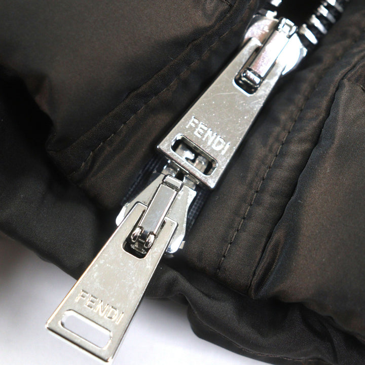 極美品▼FENDI フェンディ 2023年製 FAA911 FFロゴエンボス フーデッド WZIPUP ダウンジャケット ダークブラウン 50 正規品 メンズ