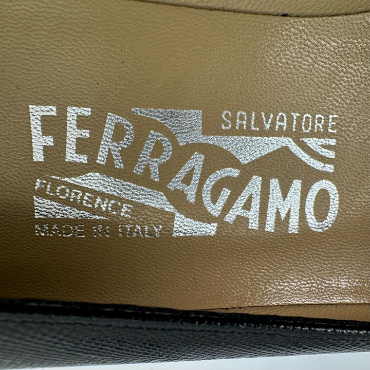 未使用品▲Salvatore Ferragamo サルヴァトーレフェラガモ ガンチーニ金具 レザー パンプス ブラック シルバー金具 7 伊製 レディース