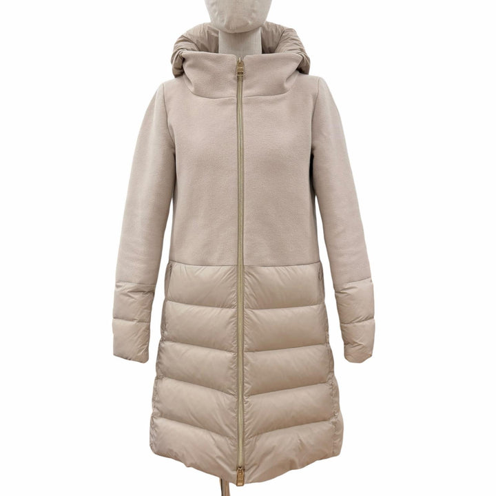 美品◇Herno ヘルノ PI0848D DONNA ウール 切替デザイン ロゴプレート付 ダウンコート ベージュ 40 イタリア製 正規品 レディース 袋付き