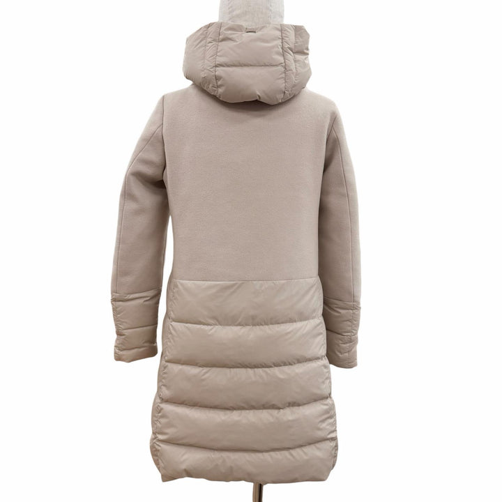 美品◇Herno ヘルノ PI0848D DONNA ウール 切替デザイン ロゴプレート付 ダウンコート ベージュ 40 イタリア製 正規品 レディース 袋付き