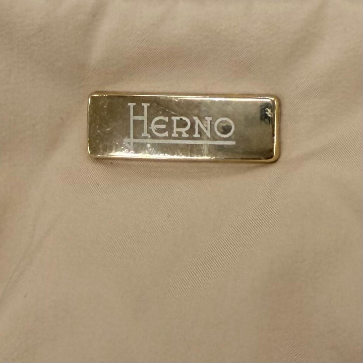 美品◇Herno ヘルノ PI0848D DONNA ウール 切替デザイン ロゴプレート付 ダウンコート ベージュ 40 イタリア製 正規品 レディース 袋付き