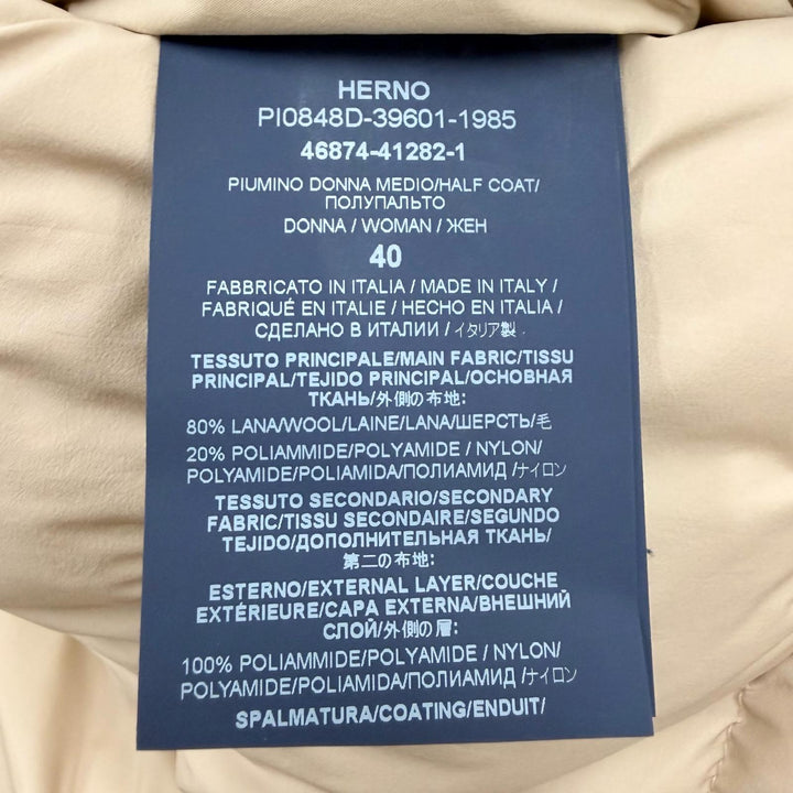 美品◇Herno ヘルノ PI0848D DONNA ウール 切替デザイン ロゴプレート付 ダウンコート ベージュ 40 イタリア製 正規品 レディース 袋付き