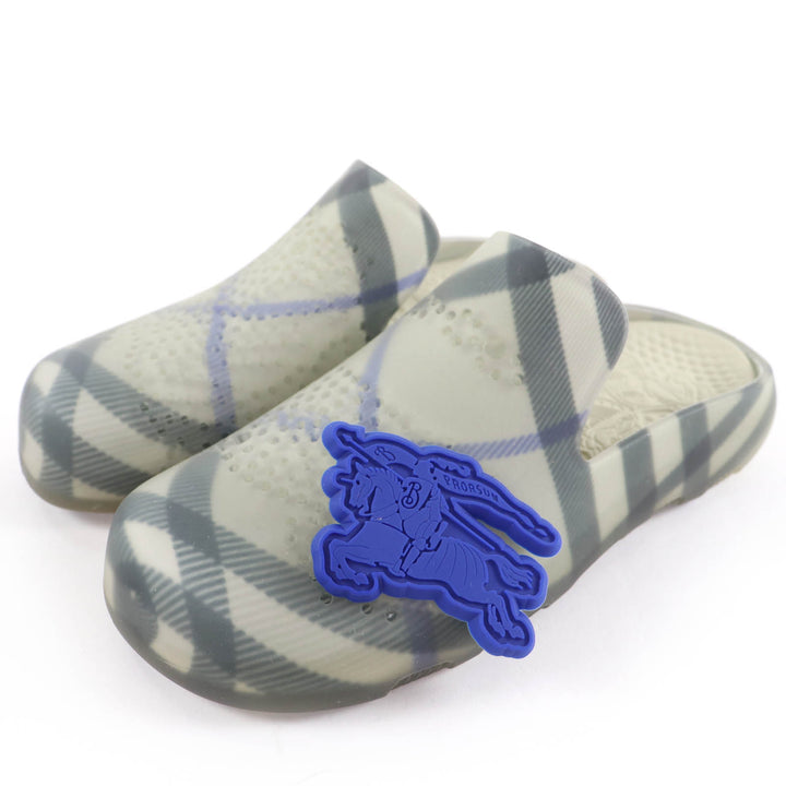 未使用品☆BURBERRY バーバリー チェック柄 ロゴチャーム付 フラット ラバー サンダル ライトグレー 35 箱付き イタリア製 レディース