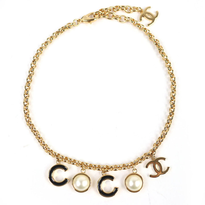 極美品△CHANEL シャネル B24B ABE238 COCOロゴ ココマーク フェイクパール ネックレス ゴールド ブラック 箱付き 伊製 レディース
