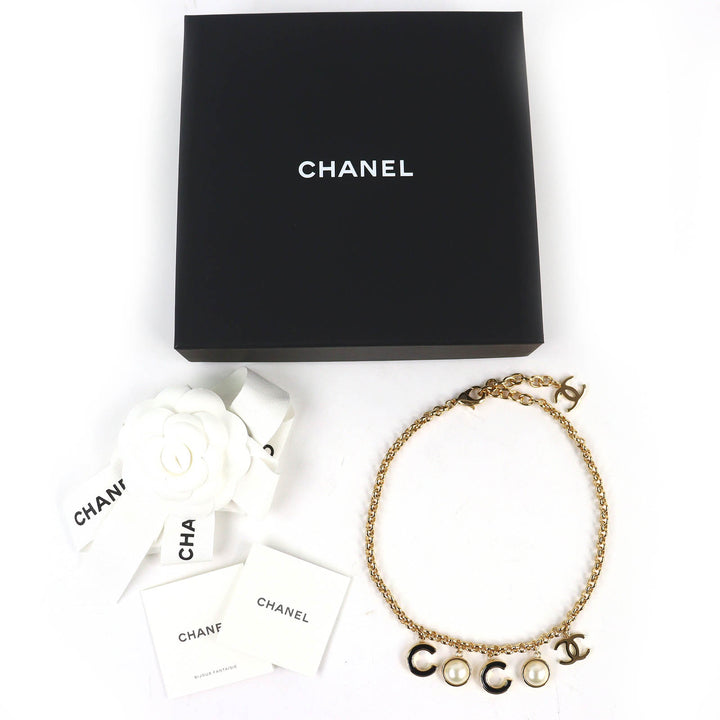 極美品△CHANEL シャネル B24B ABE238 COCOロゴ ココマーク フェイクパール ネックレス ゴールド ブラック 箱付き 伊製 レディース