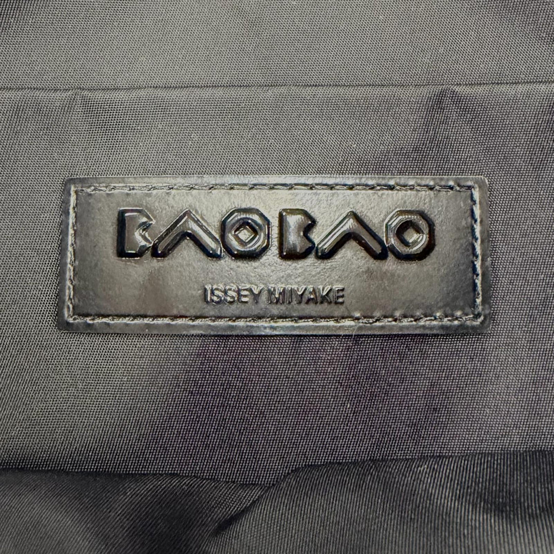 極美品◇BAOBAO ISSEY MIYAKE バオバオ イッセイミヤケ 三角形ピース 水滴モチーフ クラッチバッグ セカンドバッグ 青 日本製 レディース