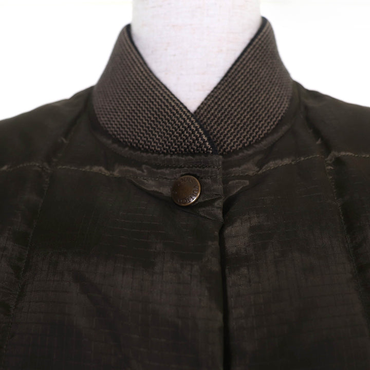 極美品☆LOUIS VUITTON ルイヴィトン 23AW 裏地モノグラム ロゴワッペン ダウンジャケット カーキ 34 イタリア製 正規品 レディース