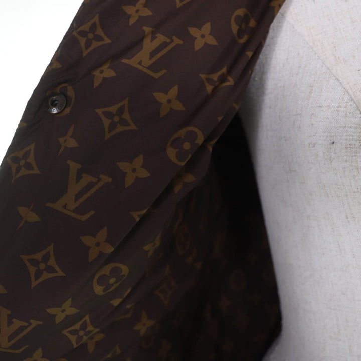 極美品☆LOUIS VUITTON ルイヴィトン 23AW 裏地モノグラム ロゴワッペン ダウンジャケット カーキ 34 イタリア製 正規品 レディース
