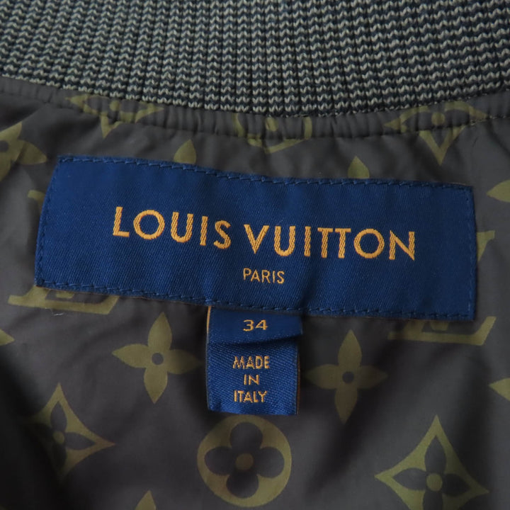 極美品☆LOUIS VUITTON ルイヴィトン 23AW 裏地モノグラム ロゴワッペン ダウンジャケット カーキ 34 イタリア製 正規品 レディース
