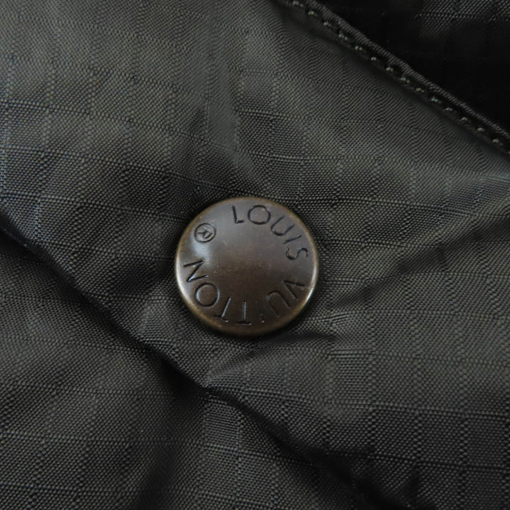 極美品☆LOUIS VUITTON ルイヴィトン 23AW 裏地モノグラム ロゴワッペン ダウンジャケット カーキ 34 イタリア製 正規品 レディース