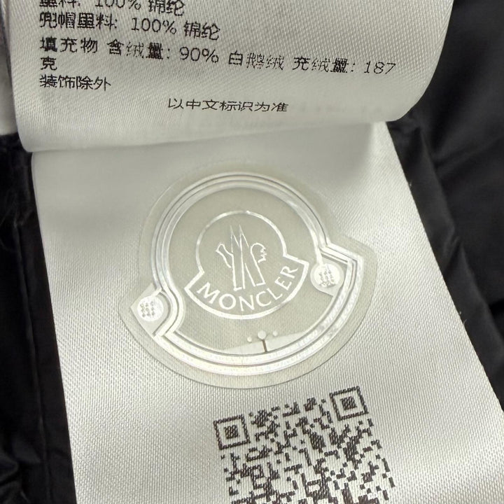 美品★MONCLER モンクレール 2023年製 HERMINE ロゴワッペン・フード付 ダウンコート ダウンジャケット ブラック 0 正規品 レディース