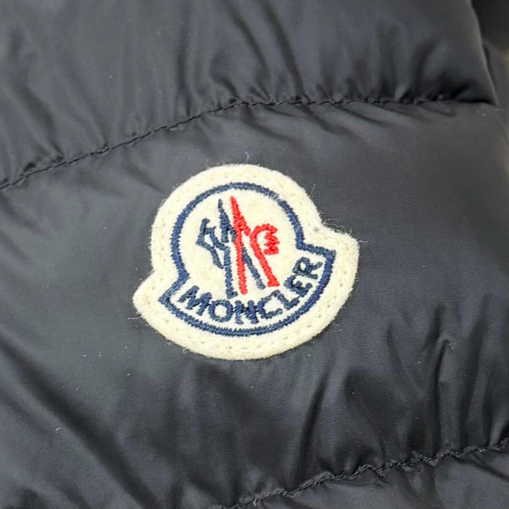 美品★MONCLER モンクレール 2023年製 HERMINE ロゴワッペン・フード付 ダウンコート ダウンジャケット ブラック 0 正規品 レディース