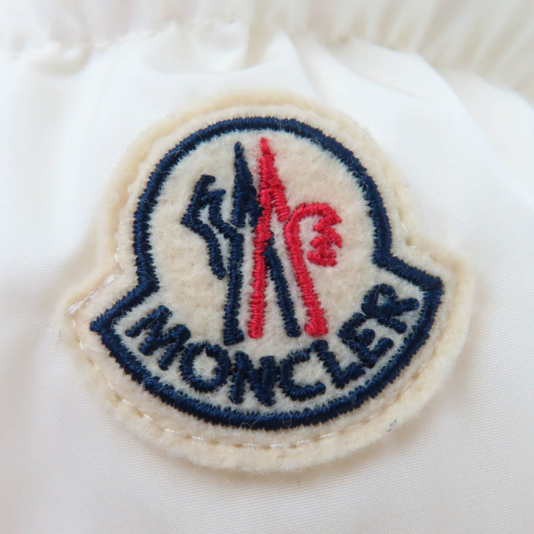 美品☆MONCLER モンクレール MARRIONNIER ロゴワッペン・フード付 ロング丈 ダウンコート アイボリー 0 ハンガー・ガーメント付き 正規品