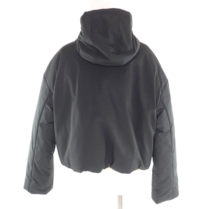未使用品★GUCCI グッチ 2024年製 789823 リバーシブル ロゴパッチ付 GGキャンバス 中綿 ジャケット 黒 ベージュ 44 ハンガー付 正規品