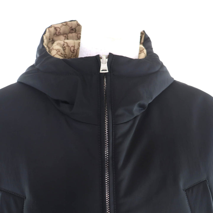 未使用品★GUCCI グッチ 2024年製 789823 リバーシブル ロゴパッチ付 GGキャンバス 中綿 ジャケット 黒 ベージュ 44 ハンガー付 正規品