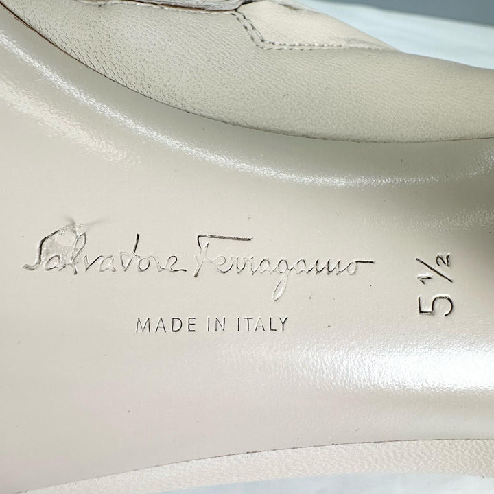 極美品▲Salvatore Ferragamo サルヴァトーレフェラガモ ガンチーニ サイドZIP レザーショートブーツ ベージュ 5.5 伊製 レディース