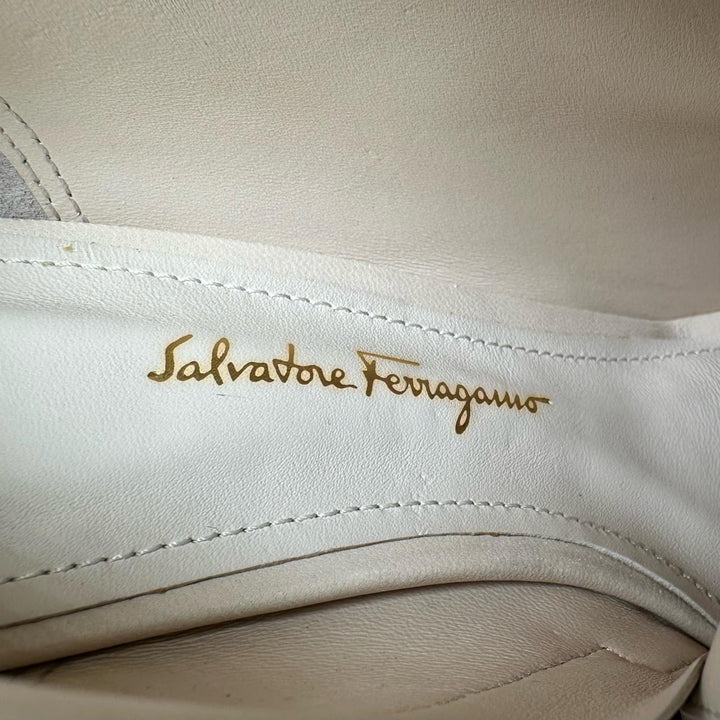 極美品▲Salvatore Ferragamo サルヴァトーレフェラガモ ガンチーニ サイドZIP レザーショートブーツ ベージュ 5.5 伊製 レディース