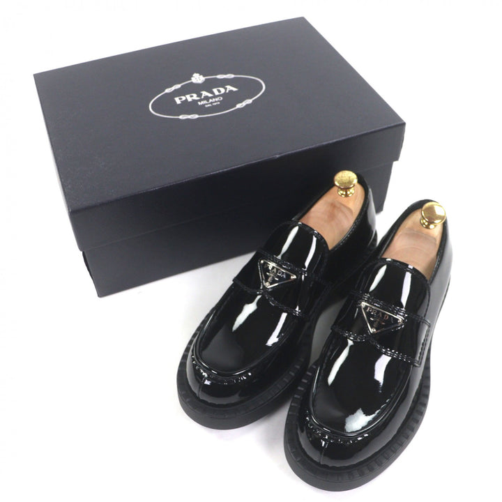 未使用品▼PRADA プラダ 2DE127 チョコレート パテントレザー トライアングルロゴ 三角プレート ローファー ブラック 6.5 箱付き メンズ