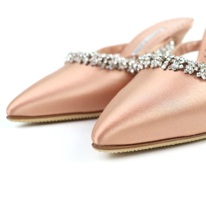 極美品△MANOLO BLAHNIK マノロブラニク VEDADAMU クリスタルビジュートリム ポインテッドトゥ サテン ミュール ピンクベージュ 37.5