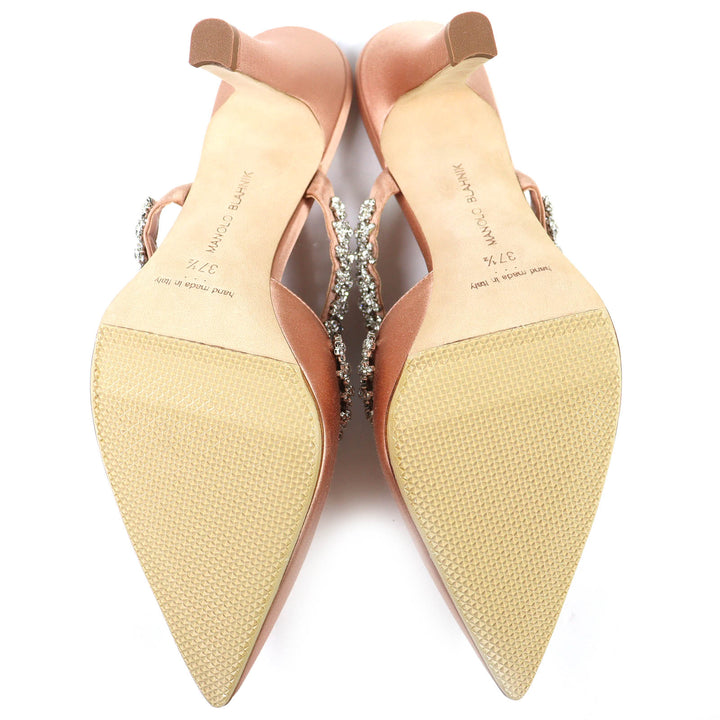 極美品△MANOLO BLAHNIK マノロブラニク VEDADAMU クリスタルビジュートリム ポインテッドトゥ サテン ミュール ピンクベージュ 37.5