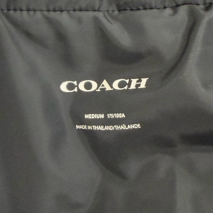 美品△COACH コーチ CU798 シグネチャー柄 スタンドカラー ジップアップ ダウンジャケット ブラック ネイビー系 M 正規品 メンズ