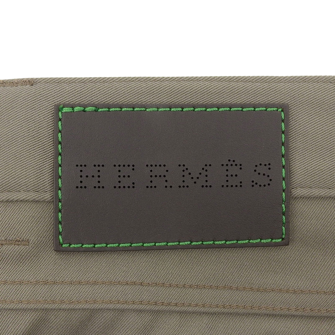 美品▲HERMES エルメス 2022年製 コットン100％ セリエボタン レザーパッチ付 ボタンフライ パンツ カーキ 44 フランス製 正規品 メンズ