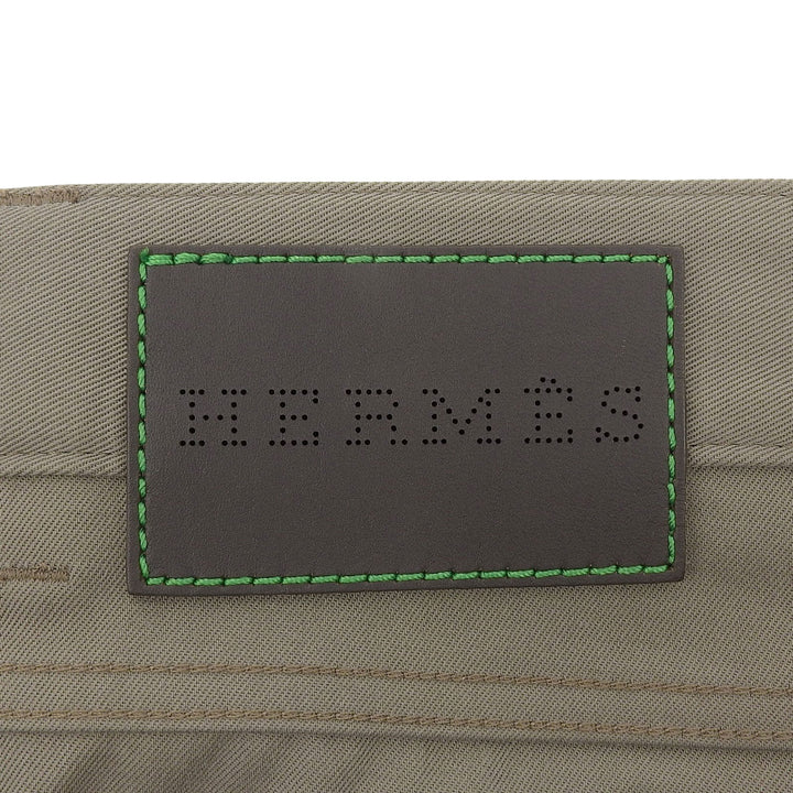 美品▲HERMES エルメス 2022年製 コットン100％ セリエボタン レザーパッチ付 ボタンフライ パンツ カーキ 44 フランス製 正規品 メンズ