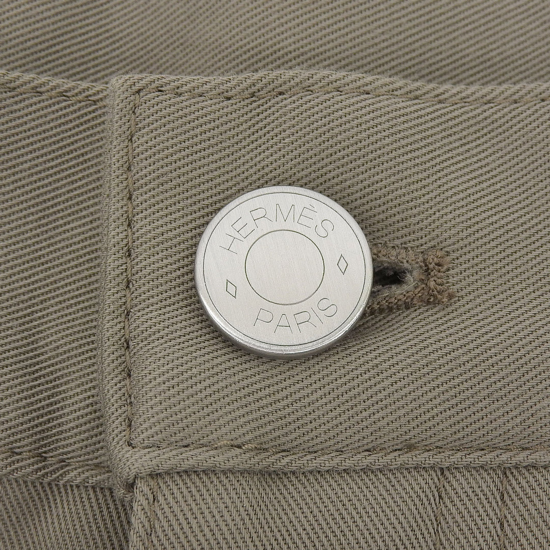 美品▲HERMES エルメス 2022年製 コットン100％ セリエボタン レザーパッチ付 ボタンフライ パンツ カーキ 44 フランス製 正規品 メンズ