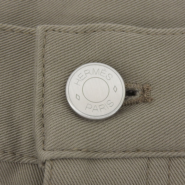 美品▲HERMES エルメス 2022年製 コットン100％ セリエボタン レザーパッチ付 ボタンフライ パンツ カーキ 44 フランス製 正規品 メンズ