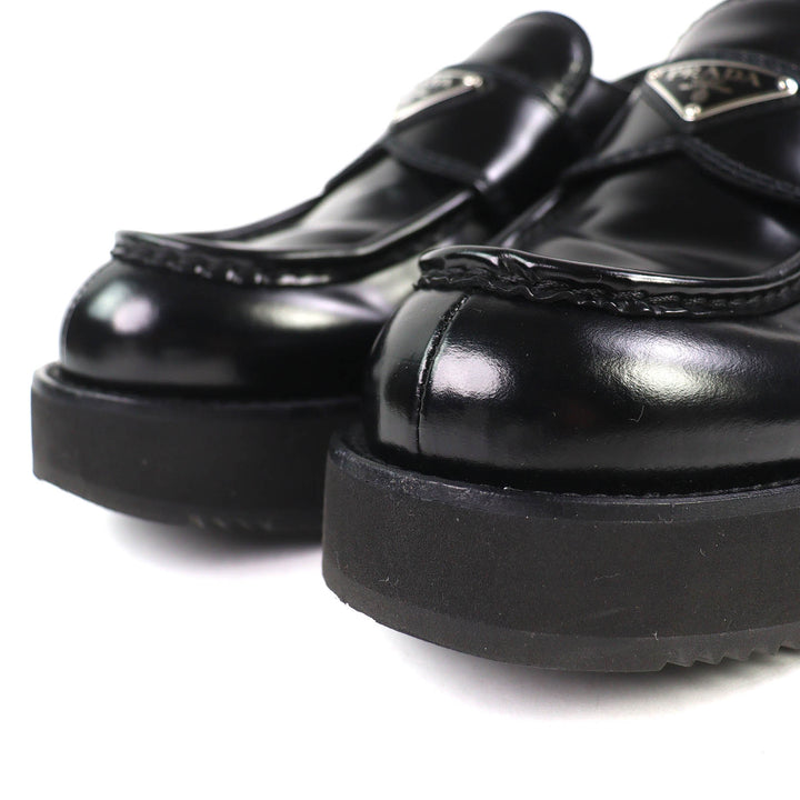 美品△PRADA プラダ 2DG147 トライアングルロゴ 三角プレート ブラッシュドレザー ローファー 厚底 ブラック 6.5 イタリア製 メンズ