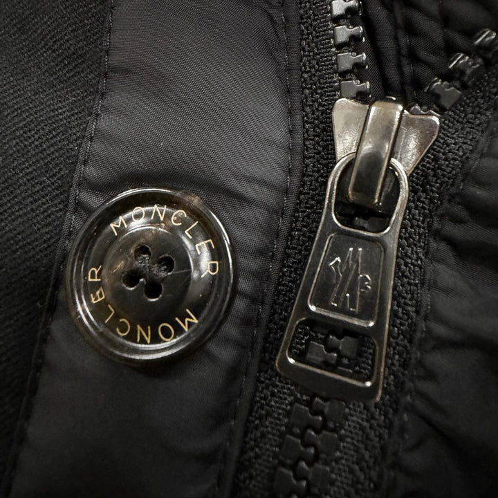 良品▼MONCLER モンクレール RYAN ライアン レザーワッペン付き ロゴ入りボタン フーデッド WZIPUP ダウンジャケット ブラック 0 正規品