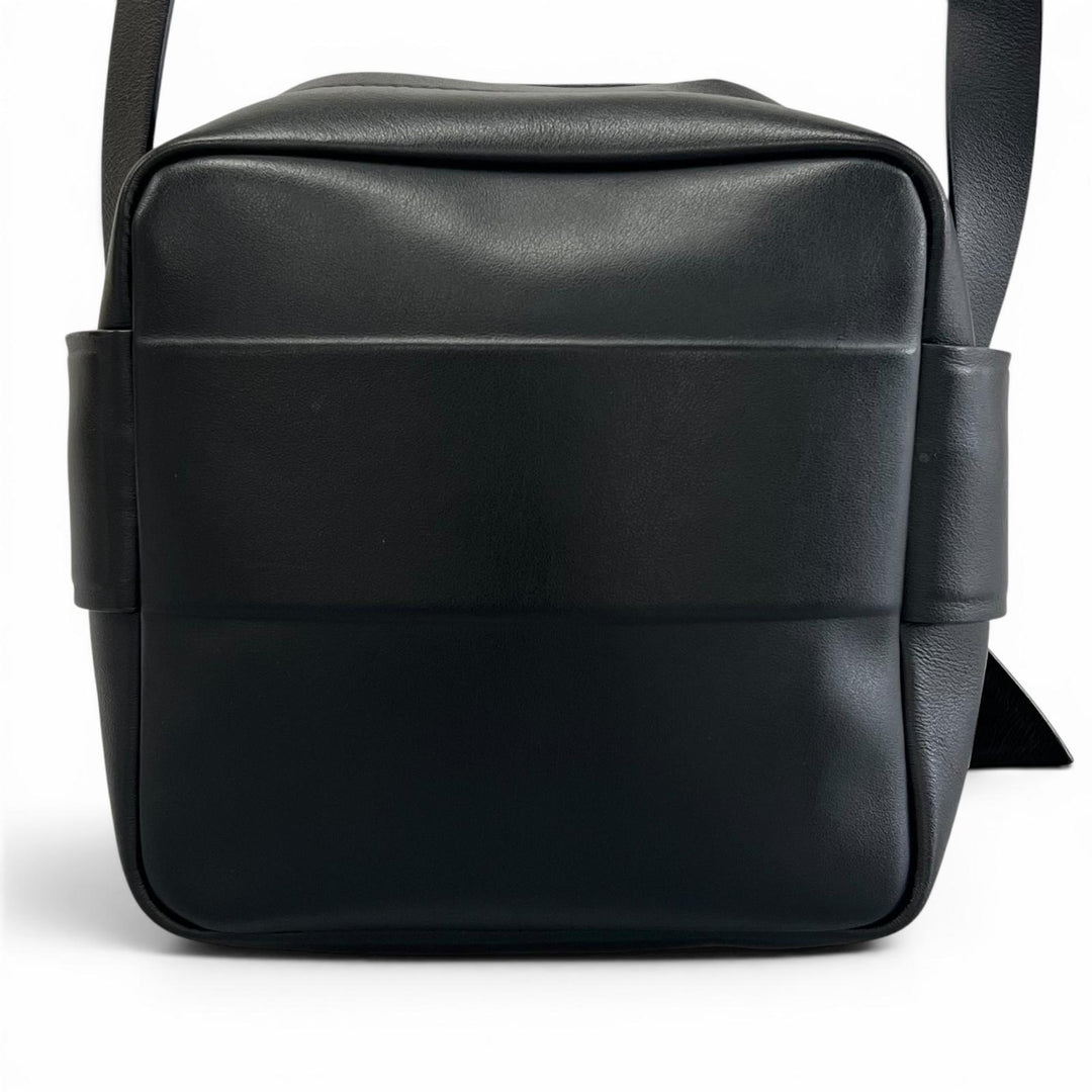 美品▲ACNE STUDIOS アクネストゥディオズ Musubi Camera Bag レザー ショルダーバッグ ブラック イタリア製 レディース