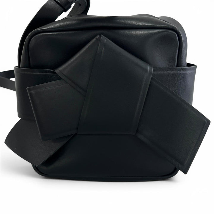美品▲ACNE STUDIOS アクネストゥディオズ Musubi Camera Bag レザー ショルダーバッグ ブラック イタリア製 レディース