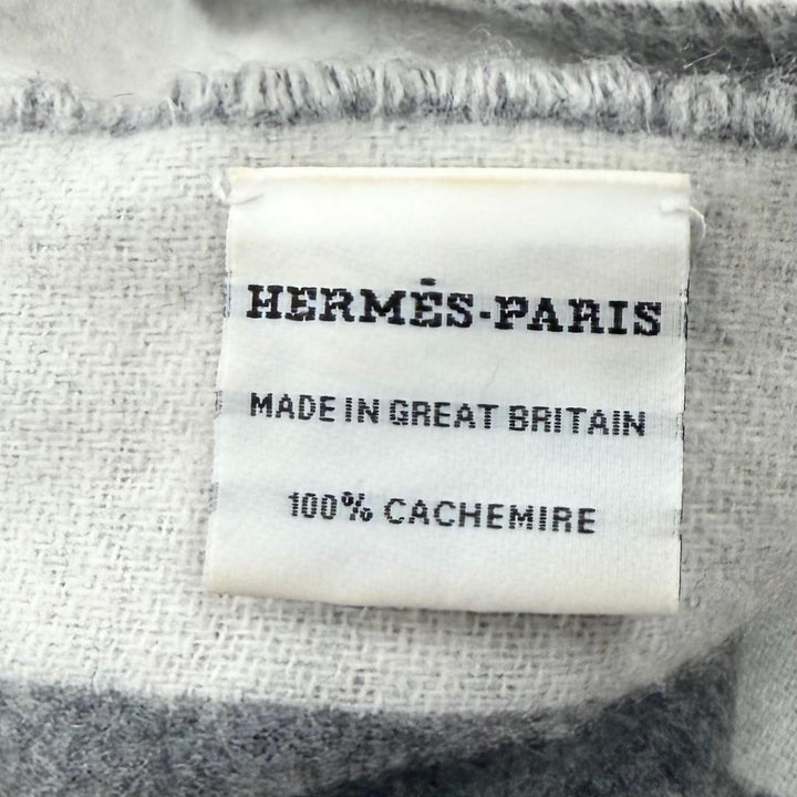 美品★HERMES エルメス ラブストーリー カシミヤ100％ フリンジ付き マフラー ストール グレー オフホワイト 英国製 レディース