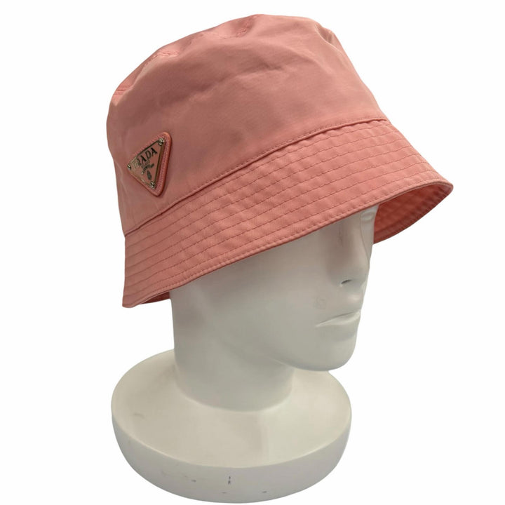 極美品◇PRADA プラダ 裏地コットン100％ レザー使い トライアングルロゴプレート バケットハット 帽子 ピンク M イタリア製 レディース