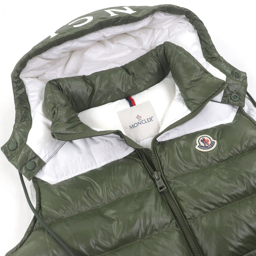 美品□MONCLER モンクレール 2021年製 GENICHI GILET BORN TO PROTECT ロゴワッペン フーデッド ダウンベスト カーキ 2 正規品　メンズ