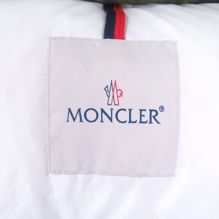 美品□MONCLER モンクレール 2021年製 GENICHI GILET BORN TO PROTECT ロゴワッペン フーデッド ダウンベスト カーキ 2 正規品　メンズ