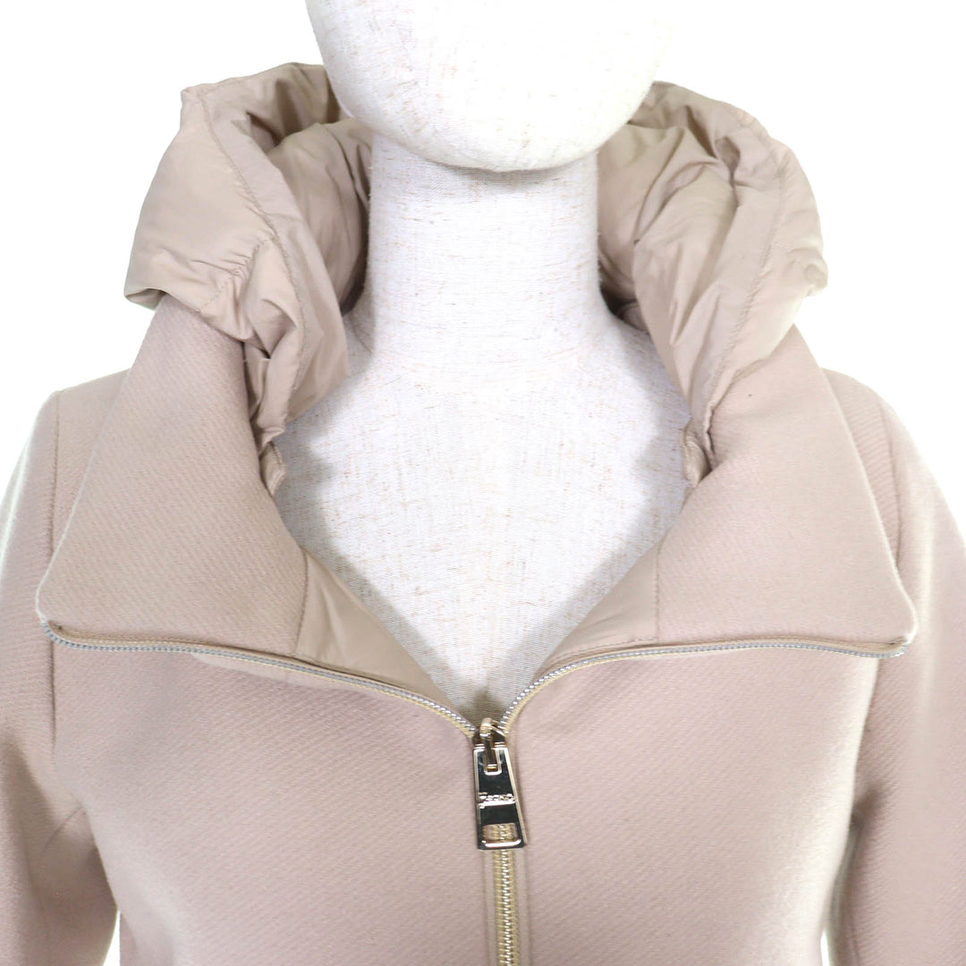 美品△Herno ヘルノ 2021年製 PI0848D DIAGONAL WOOL AND NUAGE PARKA ウール切替 フード付 ダウンコート ピンクベージュ 38 伊製 正規品