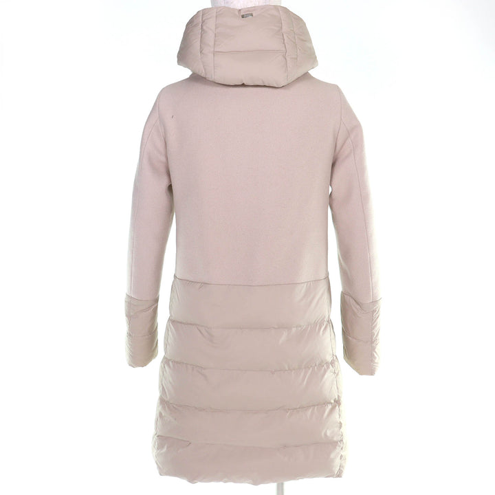 美品△Herno ヘルノ 2021年製 PI0848D DIAGONAL WOOL AND NUAGE PARKA ウール切替 フード付 ダウンコート ピンクベージュ 38 伊製 正規品