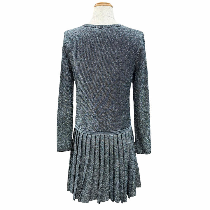 美品△CHANEL シャネル P50520K06412 ココボタン 裾プリーツ クルーネック 長袖 ニット ワンピース ラメ シルバー 38 イタリア製 正規品