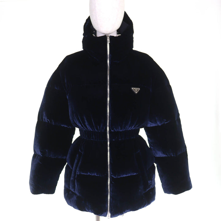 極美品△PRADA プラダ 25AW 292214 トライアングルロゴプレート ウエストゴム フード付 ベルベット ダウンジャケット ネイビー 36 正規品