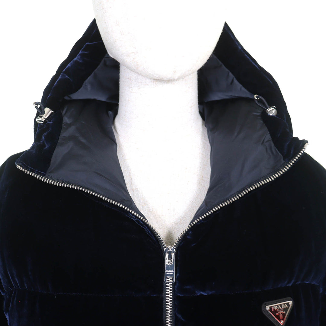 極美品△PRADA プラダ 25AW 292214 トライアングルロゴプレート ウエストゴム フード付 ベルベット ダウンジャケット ネイビー 36 正規品