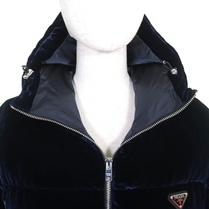 極美品△PRADA プラダ 25AW 292214 トライアングルロゴプレート ウエストゴム フード付 ベルベット ダウンジャケット ネイビー 36 正規品