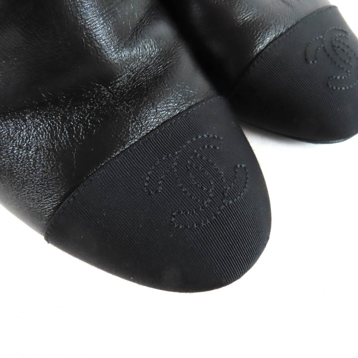 美品★CHANEL シャネル 23A G45096 ココマーク チェーン装飾 チャンキーヒール レザー ロングブーツ ブラック ゴールド金具 35 伊製
